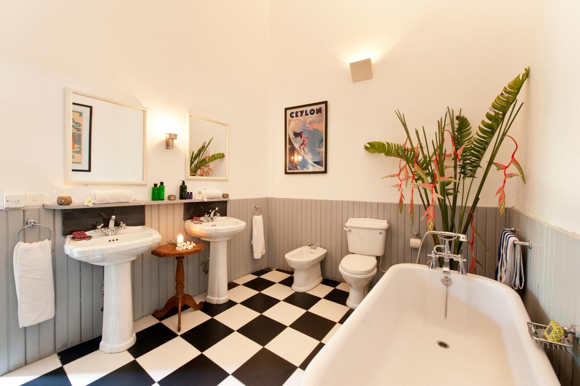 A 03 Bedroom Villa In Galle Fort With Roof Terrace & Pool מראה חיצוני תמונה